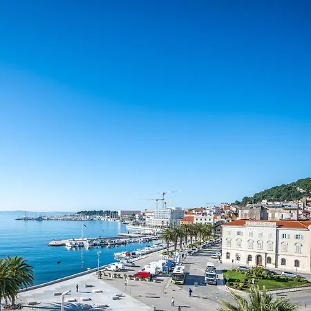 Charming On Riva Promenade * 스플리트